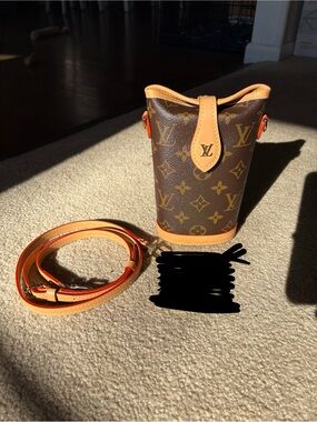 Louis Vuitton Fold Me Pouch